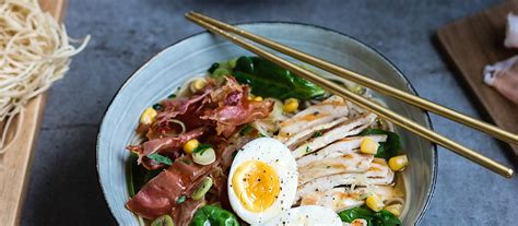 Ramen mit Südtiroler Speck Ei und Hühnerfleisch von Moser Speck