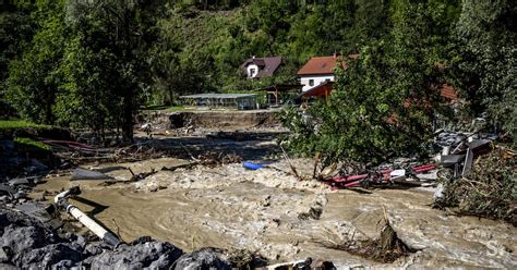 Arso za ponedeljek izdal oranžno opozorilo za vso državo video siol net