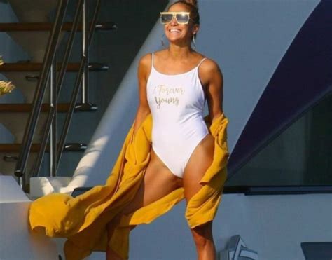 Les Paparazzi Ont Montr Jennifer Lopez Ans Dans Un Body Blanc