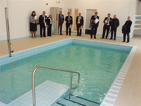 File:Hydrotherapy Pool.jpg - Wikimedia Commons