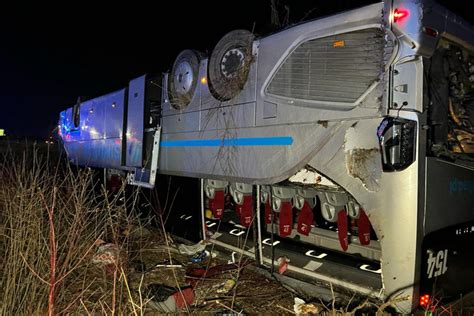 Unfall Drama Auf A2 Bei Magdeburg Reisebus Rauscht In Graben Mehr