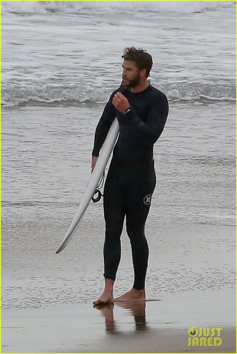 Liam Hemsworth Bares Ripped Abs While Stripping Out Of Wetsuit Photo 3796095 Liam Hemsworth