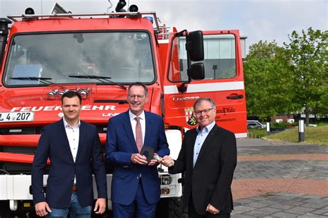 Auslieferung Feuerwehr Unimog U Tlf Das Land Rheinland Pfalz