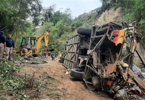 Oaxaca Fallecen Personas Tras Volcadura De Autob S