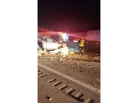 La Jornada Fallecen tres personas en choque múltiple en carretera