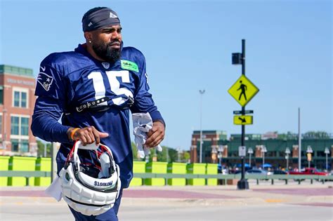 Here's the first look at Ezekiel Elliott in a Patriots uniform