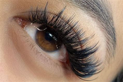 Everything You Need To Know About Wispy Lash Extensions