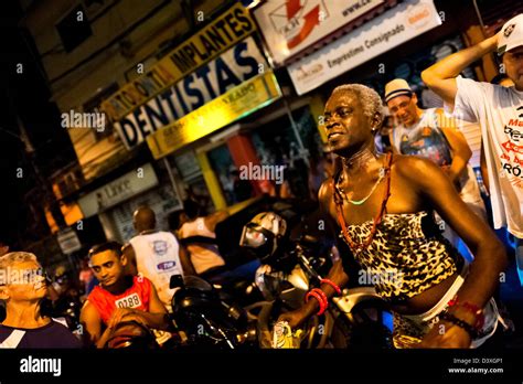 Un Travesti Brasileño Realiza Durante El Desfile De Carnaval En La