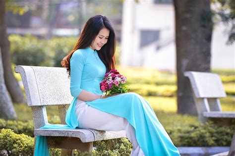 Wanita Asia Buket Brunette Kedalaman Lapangan Gadis Model Senyum Wallpaper HD