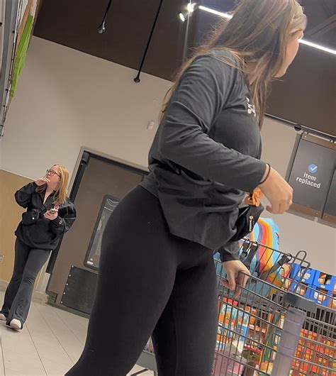 Cute And Thick Brunette In Black Leggings Spandex Leggings Yoga Pants Forum