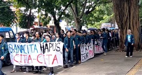 Buntut Kisruh UKT ITB Viral Ratusan Mahasiswa Datangi Rektorat ITB