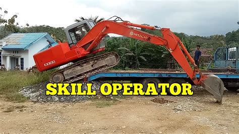 Proses Excavator Naik Truk Tronton Youtube