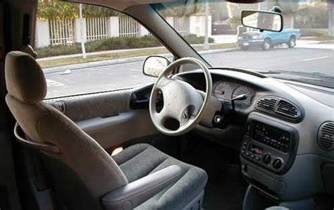 1999 Plymouth Grand Voyager Pictures - 14 Photos | Edmunds