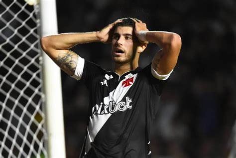 Torcida do Vasco perde paciência Pedro Raul Papo na Colina