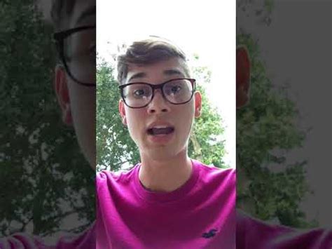 Gay Rejeitado Pelos Pais Ganha R Mil De Desconhecidos Para Estudar S Not Cia Boa