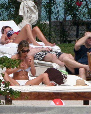Jennifer Aniston Showing Sexy Body And Nice Ass In Bikini On Beach Porn Pictures XXX Photos