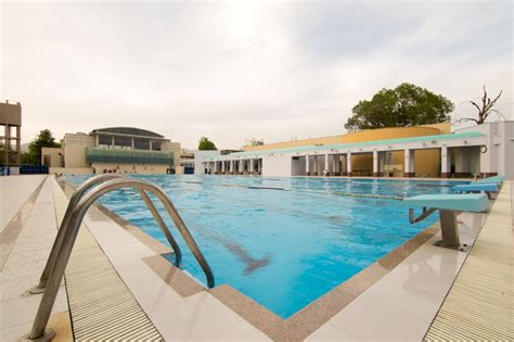 outdoor swimming pool – Islamabad Club