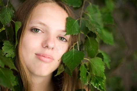 Verticale De Belle Femme Blonde Image stock Image du adulte beauté 15349017