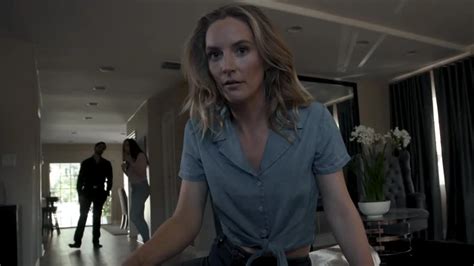 Two Girls Caress And Kiss One Another On The Bed In A Hot Way PornID XXX