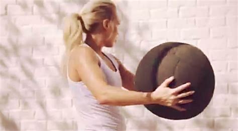 Carrie Underwood Flaunts Super Fit Physique In Brand-New Workout Video