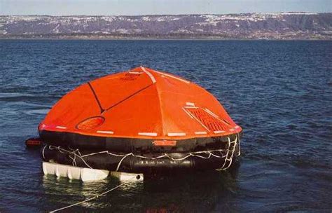 Как правильно обслуживать спасательный плот