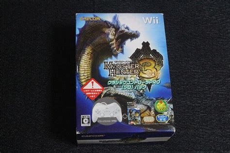 Nintendo Wii Monster Hunter 3 Tri Black Classic Controller Pro Pack