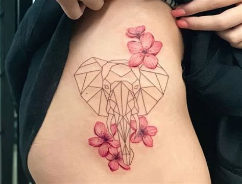 Tatuajes en la cadera para mujer increíbles diseños que vas a querer lucir