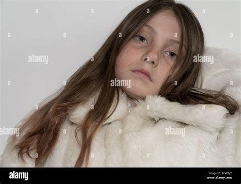 Blonde aux yeux verts Banque de photographies et dimages à haute résolution Alamy
