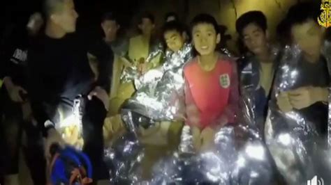 Coach trapped with boys soccer team in Thai cave apologizes to parents ...