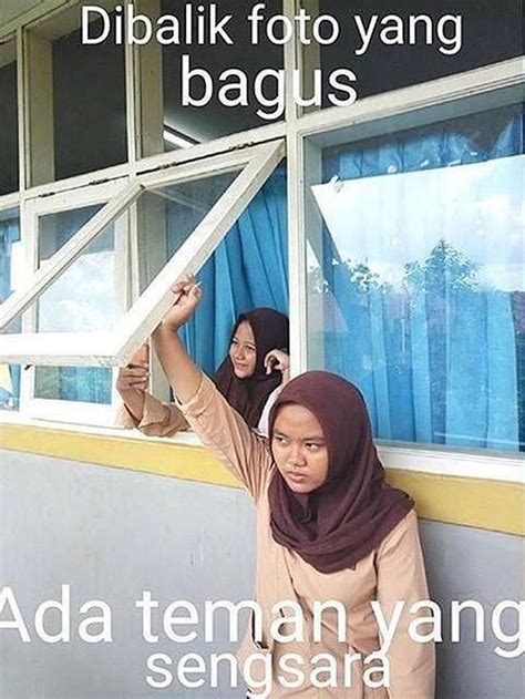 Tingkah Jungkir Balik Cewek Saat Bantu Ambil Foto Sahabatnya Ini Penuh Perjuangan Hot