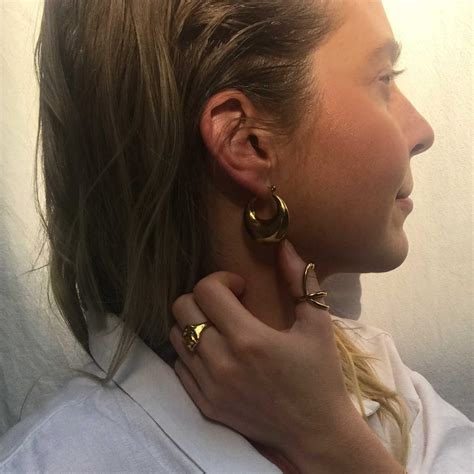 How Do I Explain This Feeling - Hoops – Bloody Good