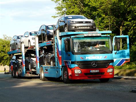 MB Actros MP2 1844 Autotransporter von "Mosolf" bei einer kurzen Pause ...