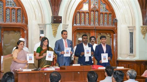 IN PHOTOS BMC Presents Rs 59 954 Crore Budget 2024 For Mumbai