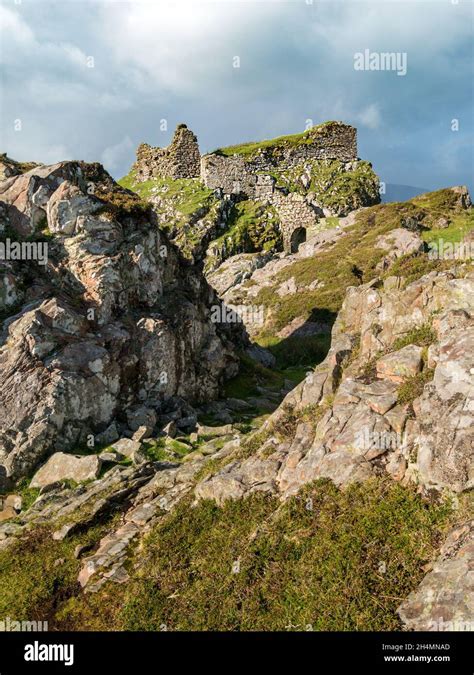 Ruins of Dun Scaich (Dunscaith) Castle, Tokavaig, Isle of Skye ...