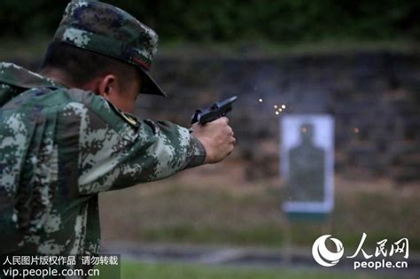 广东边防尖兵实弹射击 锤炼快速反应能力【2】 图片频道 人民网