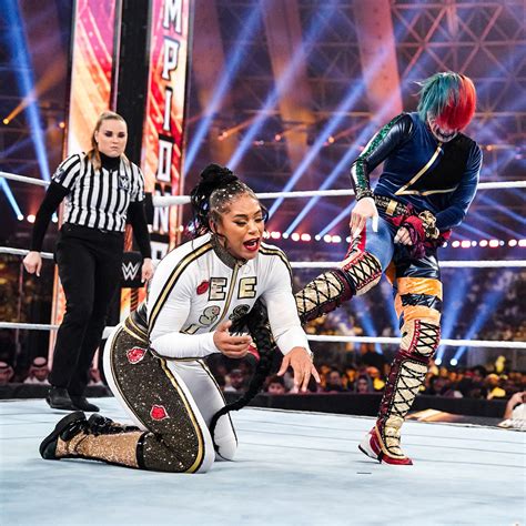 Bianca Belair vs. Asuka | Raw Women's Championship Match | WWE Night Of ...