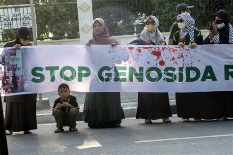 Aksi Stop Genosida Rakyat Palestina ANTARA Foto