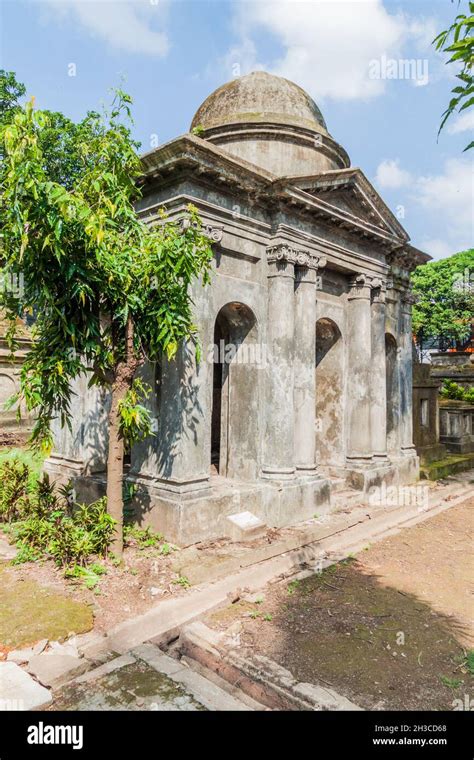 Tomb At South Park Street Cemetery In Kolkata India Stock Photo Alamy