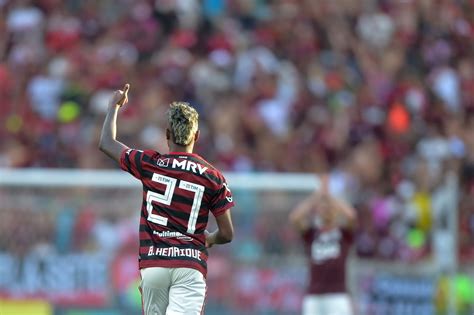 Craque Do Jogo Bruno Henrique Faz Tr S Gols Pelo Flamengo Ganha Bola