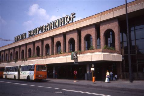 File:Berlin Hauptbahnhof DDR Aug 1990.jpg - Wikimedia Commons