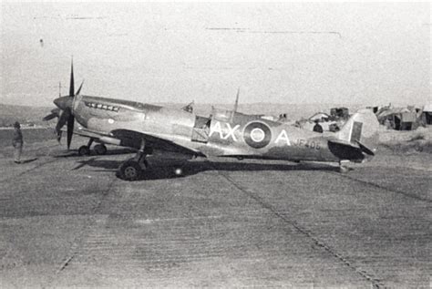 Asisbiz Spitfire Hfviii Saaf Sqn Axa Jf Italy