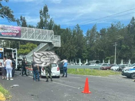 4 vehículos involucrados en un choque frente zona militar de el Lencero