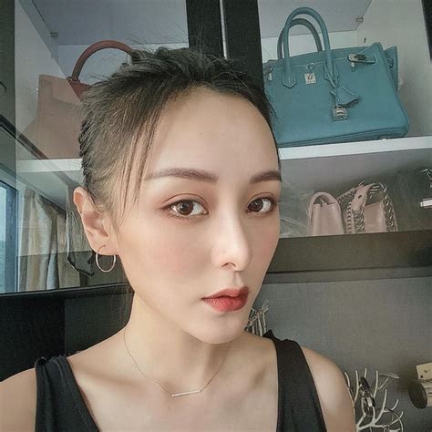 Mỹ nữ đóng cảnh nóng bạo nhất Lan quế phường mặc bikini tắm tiên giữa phố giờ lại sống thế này