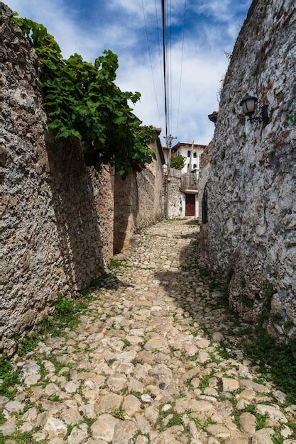 Antiga Rua De Paralelep Pedos E Casas De Pedra Tradicionais Dentro Do