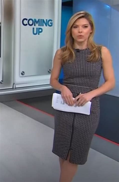 Kate Bolduan CNN (12/11/2023) : r/hot_reporters