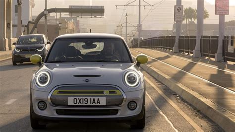 Electric Mini Cooper SE debuts with 184 horsepower, 114 miles of range