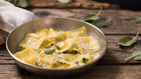 Kräuterküche Ricotta Ravioli mit Salbei krone at