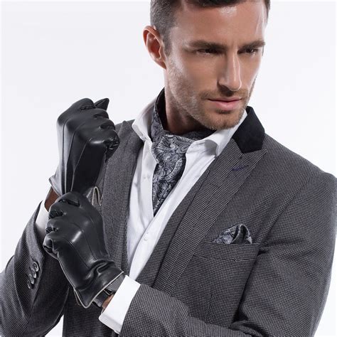 Pin On Men Wearing Leather Gloves Dapper Mens Fashion Mens Fashion