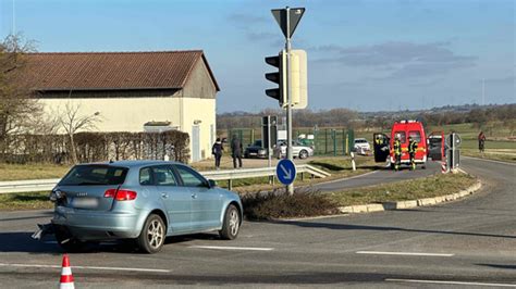 Auffahrunfall Auf B294 Zwei Menschen Leicht Verletzt Region