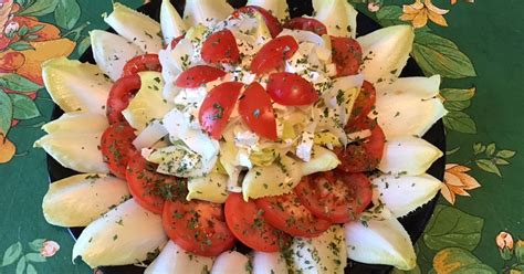 Salade de jeunes endives aux tomates fêta grecque et persil sauce au